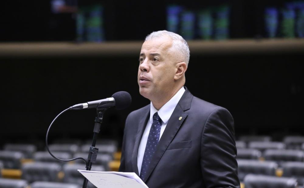 Fraude do INSS: deputado protocola novo pedido de impeachment de Lula