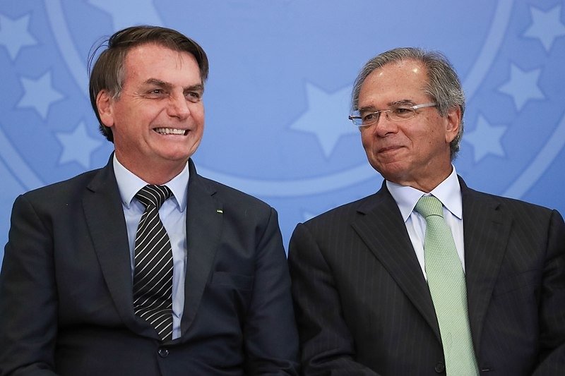Lula ironiza corte de gastos por Bolsonaro: ‘Economizar para quem?’