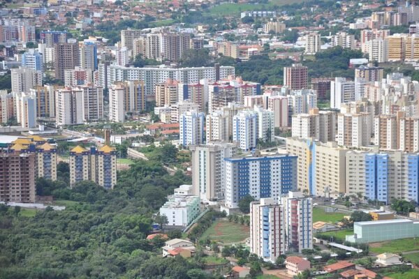 Depois de reajuste, ex-prefeito de Caldas Novas (GO) incita população a não pagar IPTU