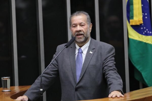Novo chefe da Previdência, Wolney Queiroz deve R$ 18,5 mil a Pernambuco