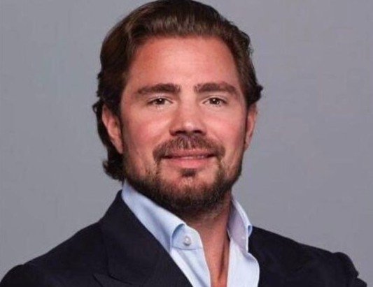 Dono do Master usa mansão de quase R$ 40 mi para fazer articulações políticas