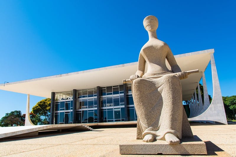 STF pode bloquear bens de Bolsonaro por ajuda a Eduardo nos EUA