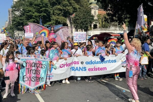 Gonet dá parecer favorável a lei que proíbe menores em paradas LGBT