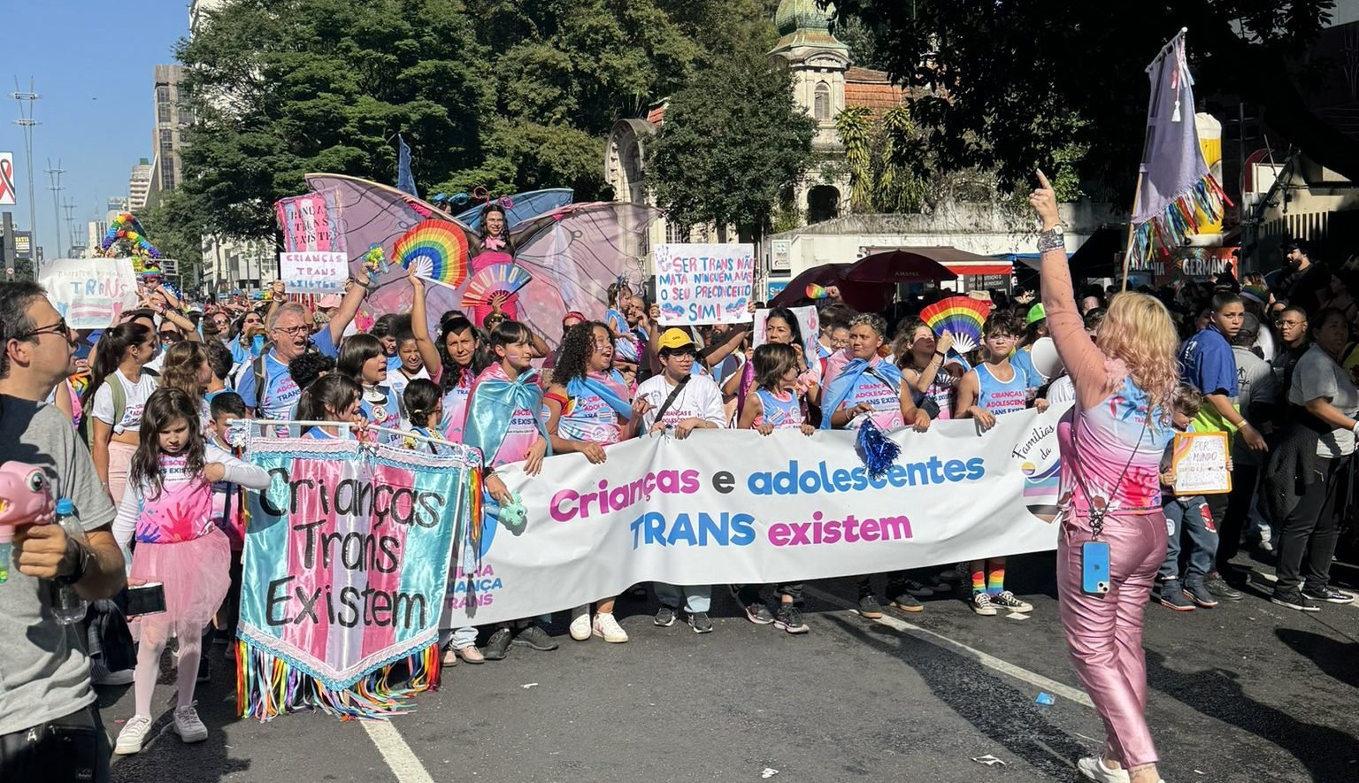 Gonet dá parecer favorável a lei que proíbe menores em paradas LGBT