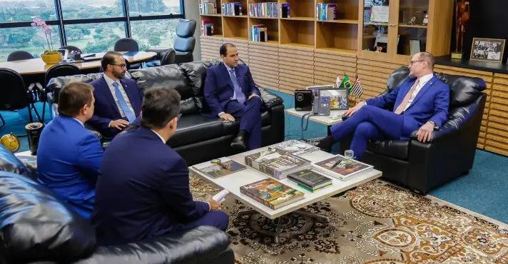 OAB ameaça recorrer a tribunais internacionais se Zanin mantiver ordem de celulares lacrados