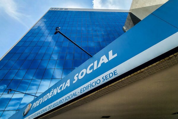 Quem vai pagar o colapso do INSS? Quem vai pagar o colapso do INSS?