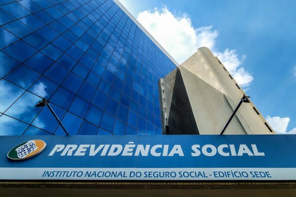 Presidente do INSS diz que vítimas de fraude serão ressarcidas até dezembro