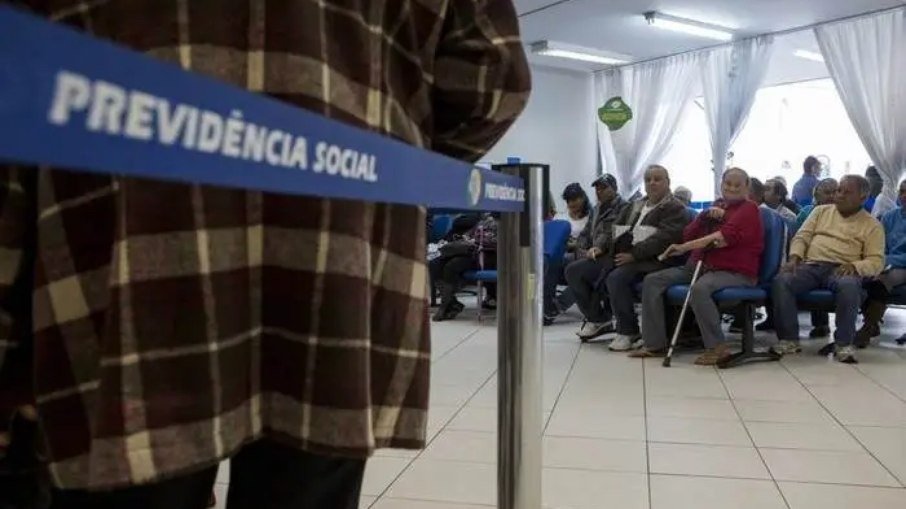 Pedidos de benefícios no INSS aumentam 91% em 1 ano