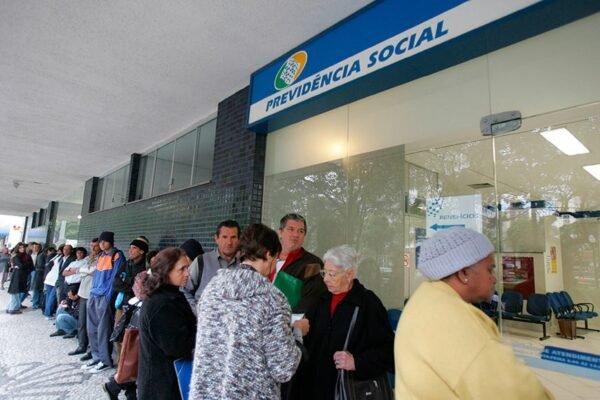 CNJ avalia conduta de juiz que manteve descontos de aposentado do INSS