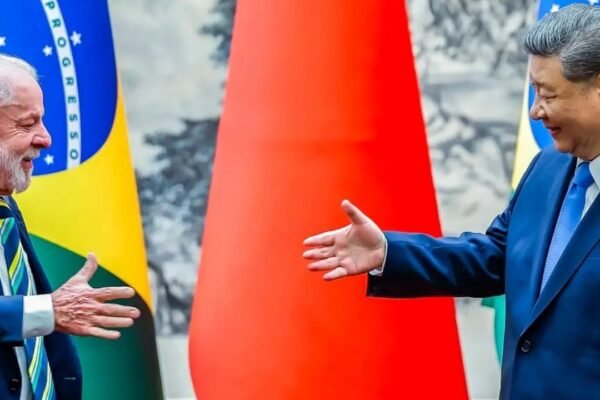 Lula volta a defender regulação das redes sociais