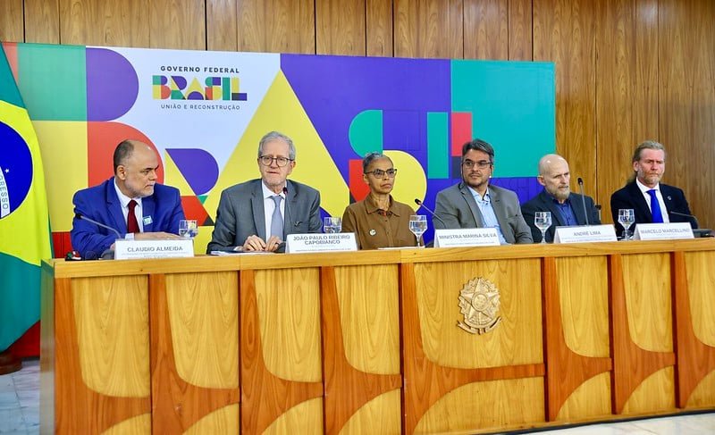 Governo Lula: desmatamento na Amazônia cresce 55% em abril