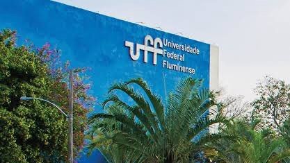 Estudantes de universidade federal do Rio agridem jovens de direita; vídeo