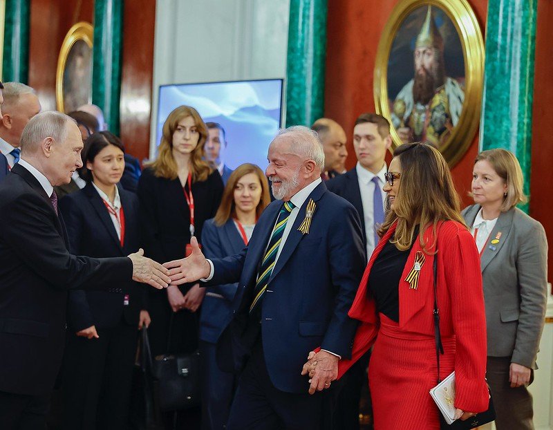 Lula participa de jantar oficial com Putin na Rússia