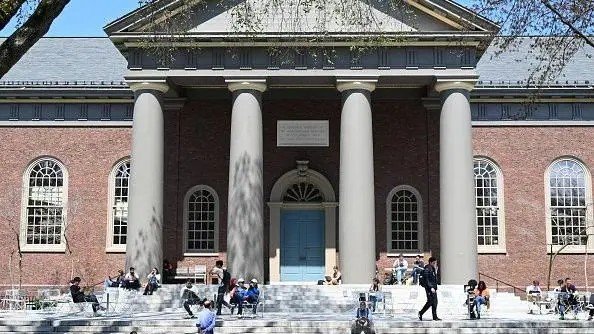 Trump proíbe Harvard de ter estudantes estrangeiros