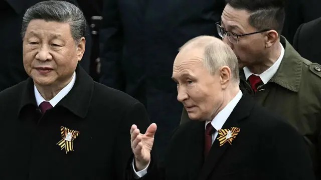Por que o presidente chinês Xi Jinping quer estar próximo de Vladimir Putin — mas com cautela