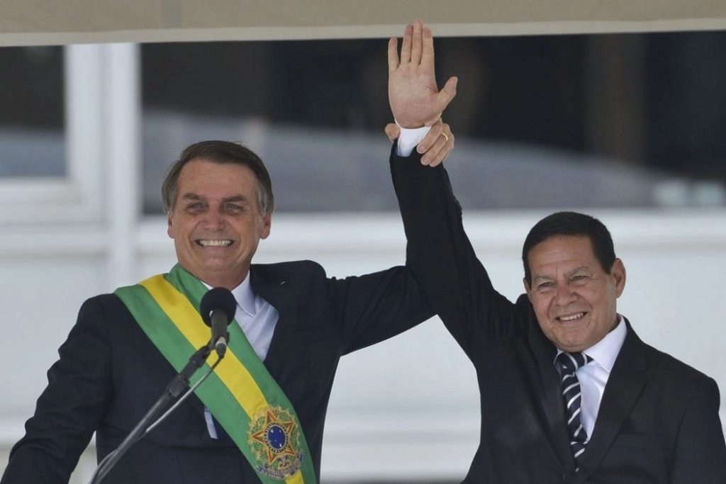 Bolsonaro estava pronto para entregar o governo depois do resultado da eleição, diz Mourão em oitiva no STF