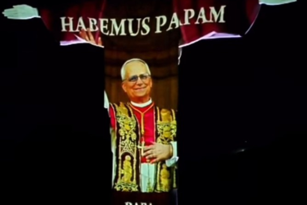 Embaixada do Brasil no Vaticano posta imagem de Leão XIV no Cristo Redentor e cita continuidade do legado de Francisco