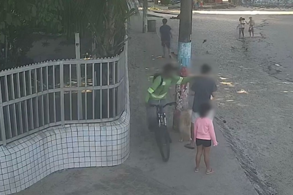 Ladrão rouba corrente e tenta fugir pelo mar em São Vicente; VÍDEO