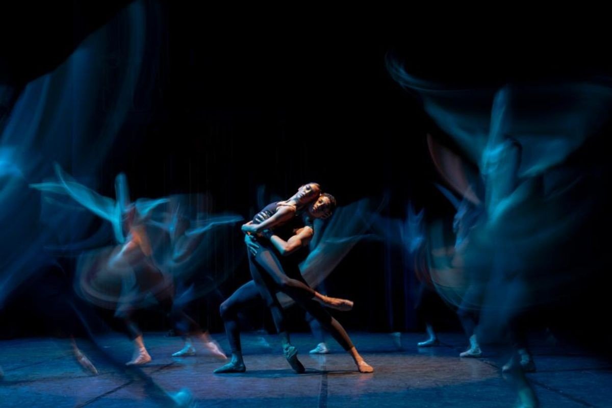 Balé de Paraisópolis se apresenta no Teatro Municipal de Santos, SP