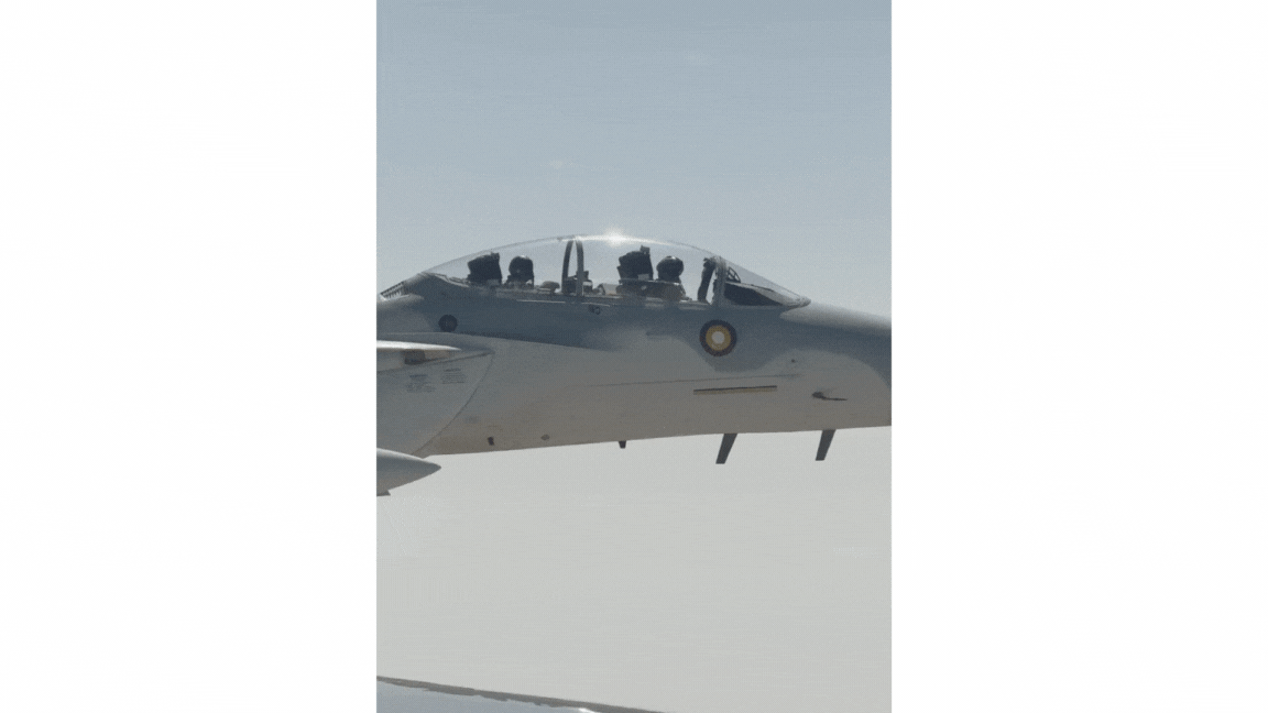 Piloto de caça tira foto de Air Force One durante escolta aérea a Trump