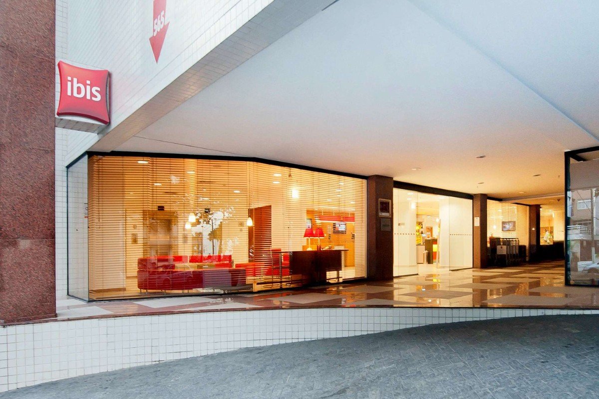 Bebê nasce dentro de quarto de hotel em Santos, SP
