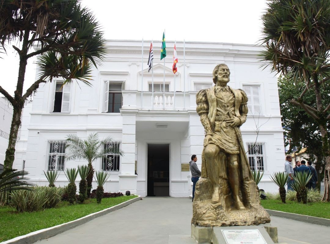 Prefeitura de São Vicente abre vagas de estágio com bolsa de até R$ 900; veja como se inscrever