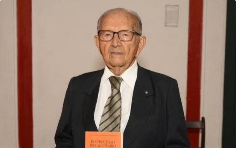 Comissão debate as contribuições de livro sobre o processo inflacionário