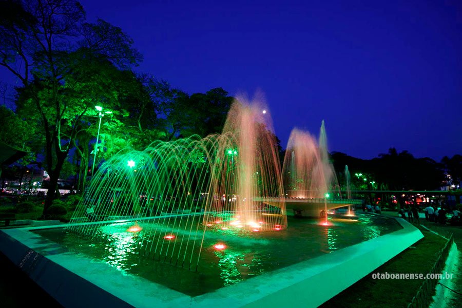 Taboão da Serra se despede de um ícone: fonte luminosa da Praça Nicola é removida