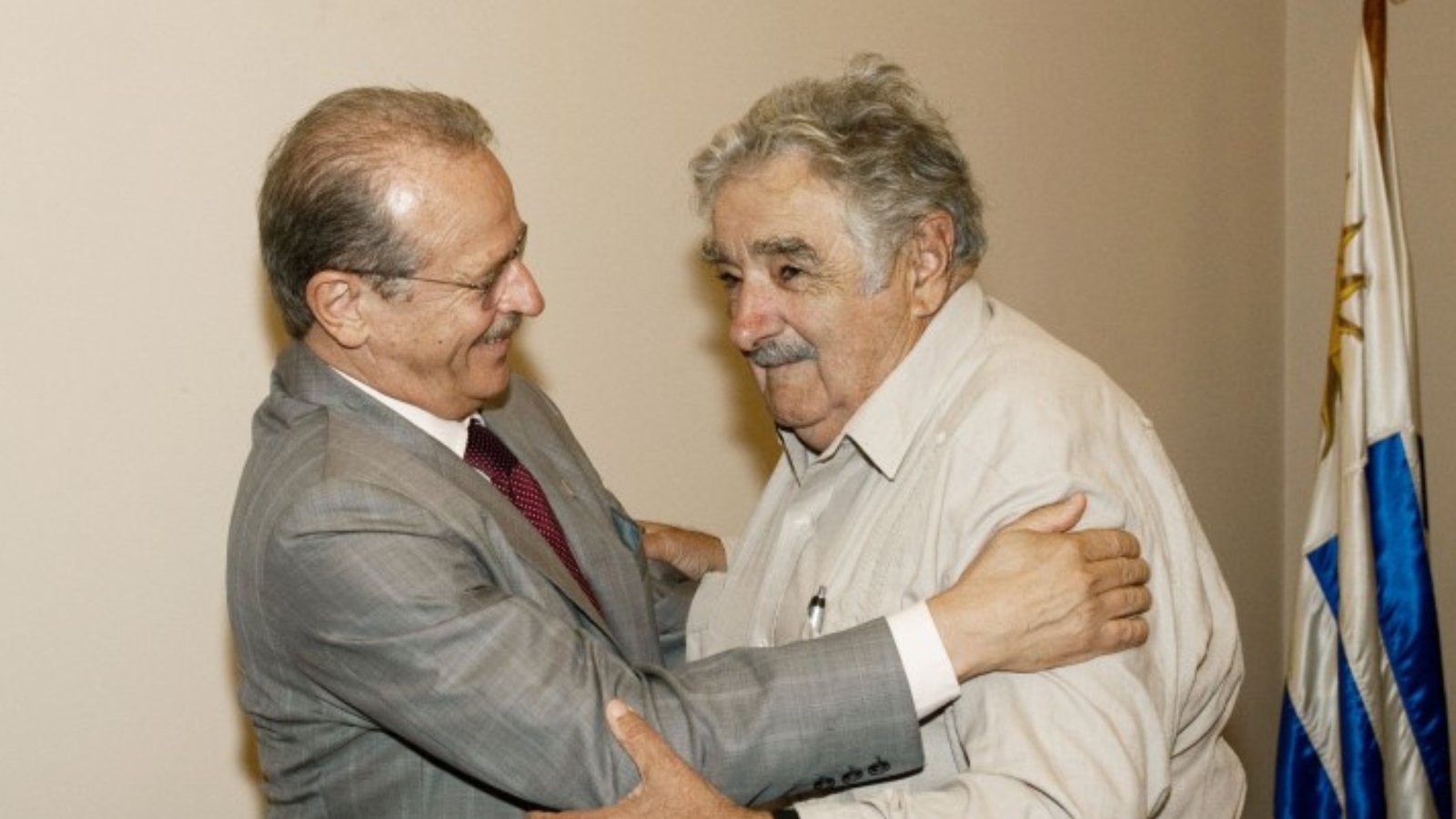 ‘Chamava atenção pela capacidade de ser tolerante, inclusive com o inimigo’, diz Tarso Genro sobre Mujica