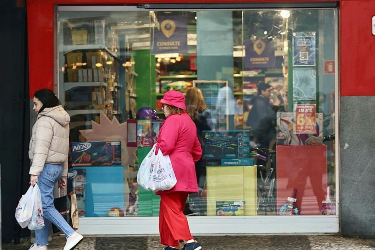Defesa Civil emite alerta para frente fria no litoral de SP