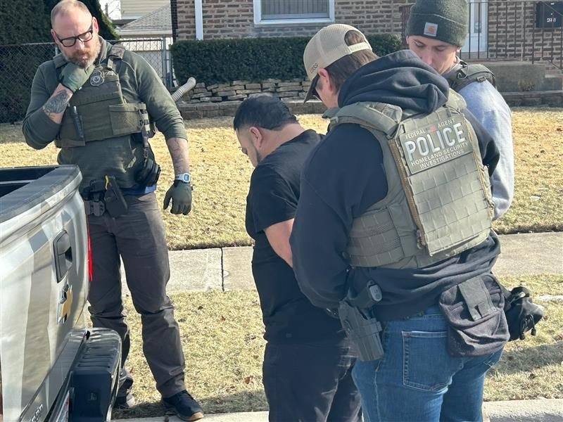Governo Trump anuncia que pagará US$ 1.000 a imigrantes que deixarem o país por iniciativa própria