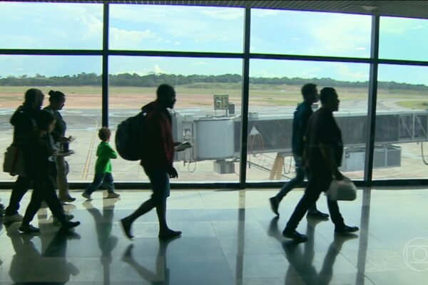 Nova leva com 103 brasileiros deportados dos EUA chega ao país, informa governo