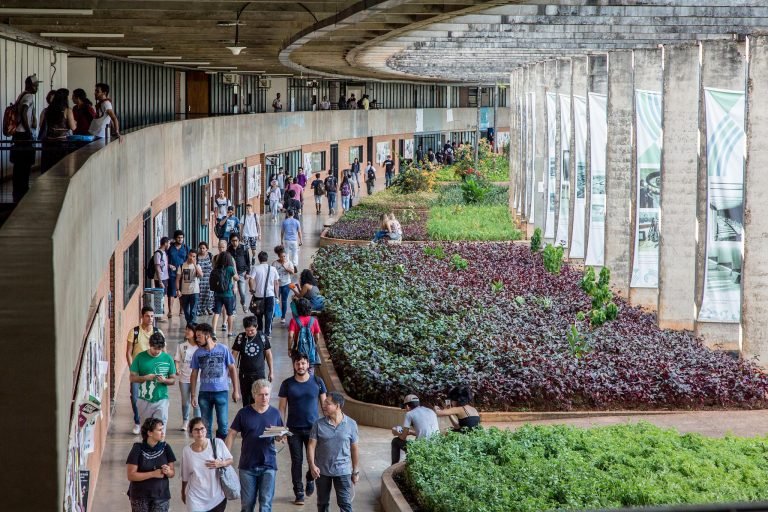 Situação de técnicos de educação da Universidade de Brasília será discutida na Câmara dos Deputados