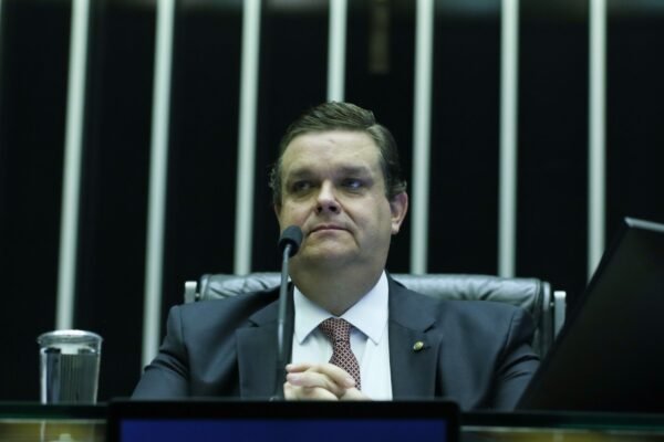 Damares aciona Justiça para impedir posse de novo ministro da Previdência