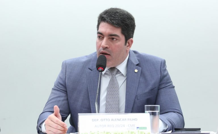 Comissão aprova projeto que prevê aumento do conforto térmico nas salas de aula da rede pública