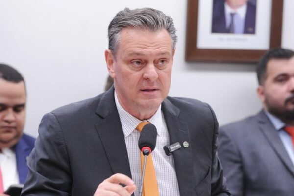 Ministro da Agricultura participa de audiência na Câmara sobre preço dos alimentos