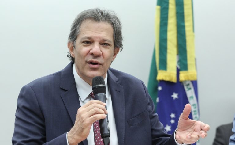 Ministro da Fazenda participa de audiência na Câmara sobre imposto de renda e empréstimos consignados