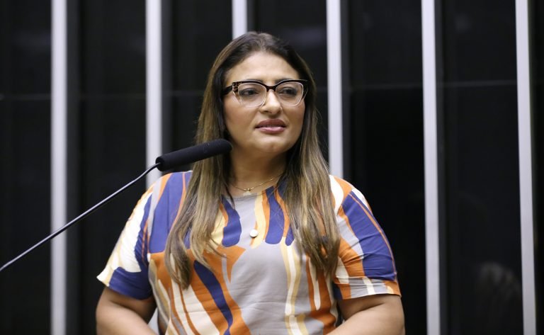 Projeto aumenta pena para crime de estelionato cometido contra maior de 60 anos