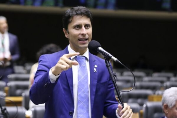 Comissão aprova atendimento prioritário para pessoas com deficiência em tribunais e na administração pública Comissão aprova atendimento prioritário para pessoas com deficiência em tribunais e na administração pública