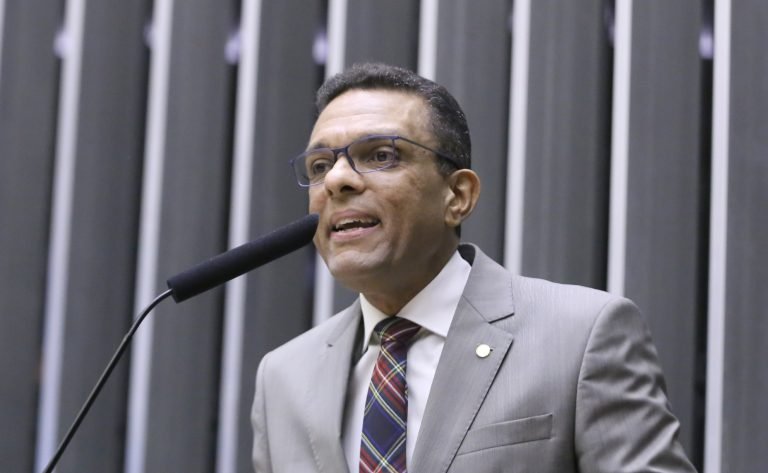 Comissão debate importância da audiodescrição para inclusão social de pessoas com deficiência visual