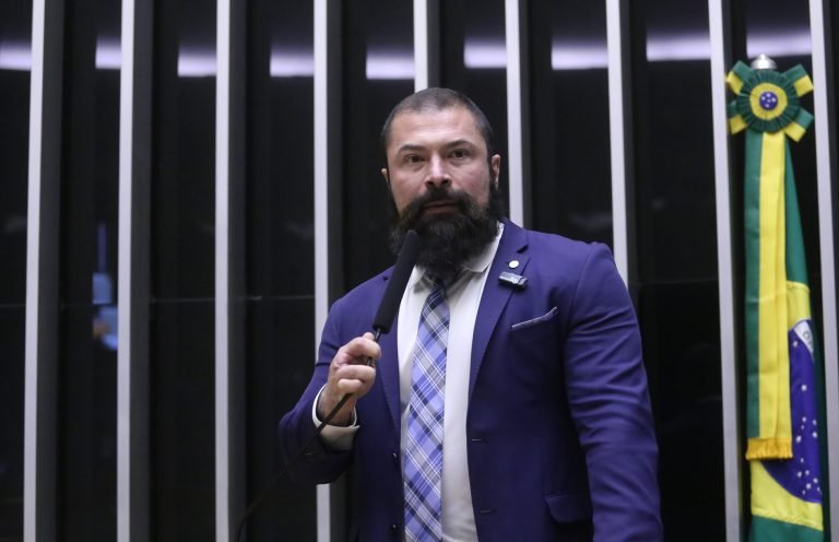 Projeto criminaliza ataques contra religiosos nas redes sociais