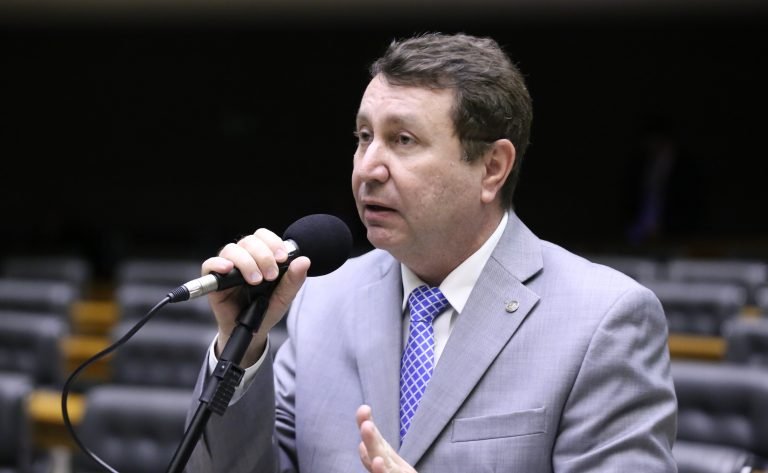 Comissão aprova projeto que facilita pagamento para migrar rádio AM para FM