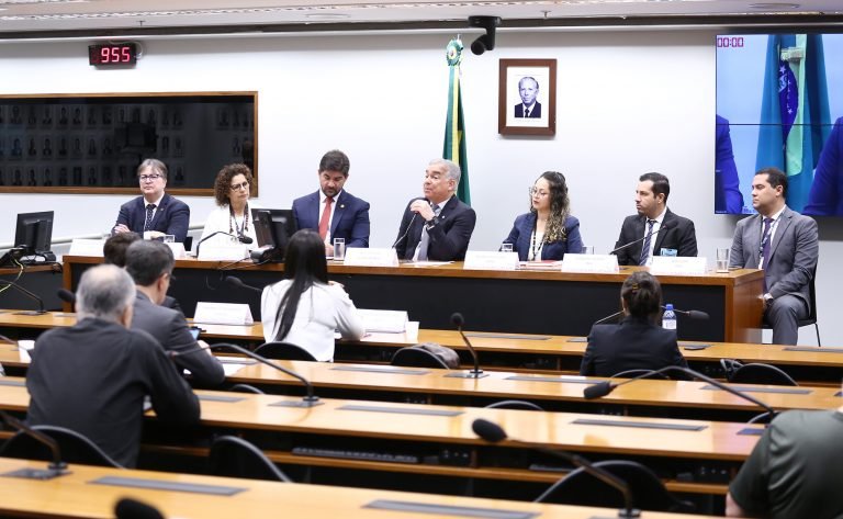 Em reunião na Câmara, participantes sugerem melhorias para o programa Minha Casa, Minha Vida