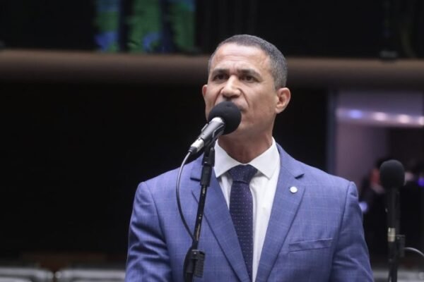 Comissão aprova projeto que revisa pensões concedidas a dependentes de PMs e bombeiros