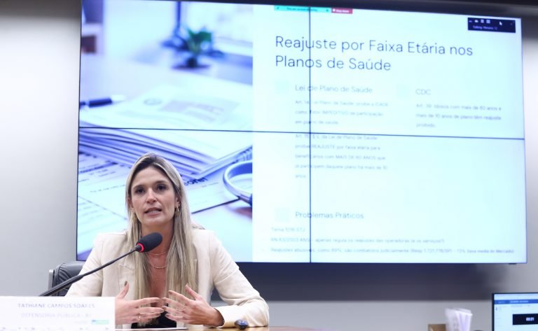 Defensora pública pede na Câmara mudanças na lei para defender idosos de “abusos” dos planos de saúde