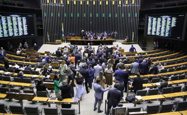 Câmara pode votar projeto que amplia remuneração de fiscais agropecuários que atuam contra gripe aviária