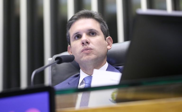 Hugo Motta defende universalização do acesso à energia elétrica