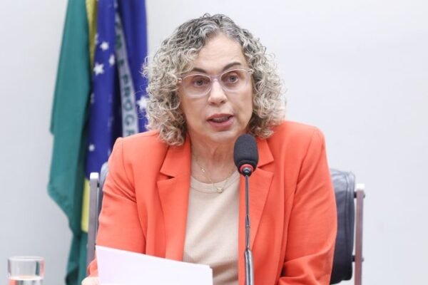 Comissão aprova obrigatoriedade de clube inscrever programa de formação de atleta no conselho da criança