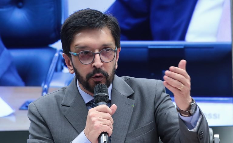 Prefeitos pedem avanço da proposta que permite parcelamento de dívida previdenciária