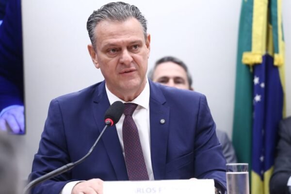 Cobrado por deputados, ministro da Agricultura anuncia prorrogação de dívidas de produtores gaúchos